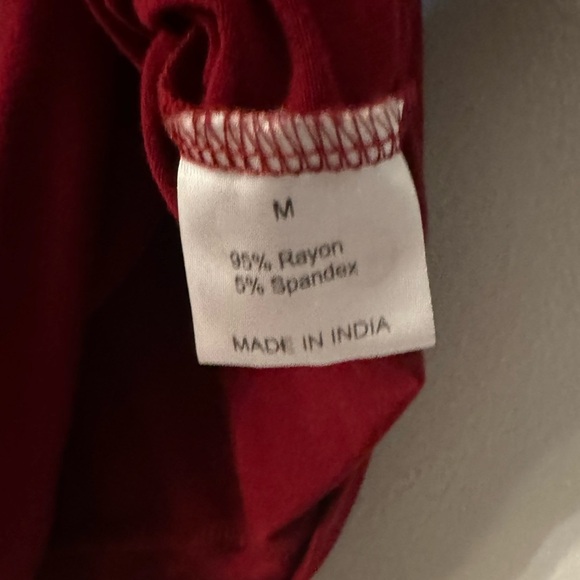 South Maine Red "Love Came Down" 3/4 Sleeve Top โ Size Medium - Picture 5 of 5